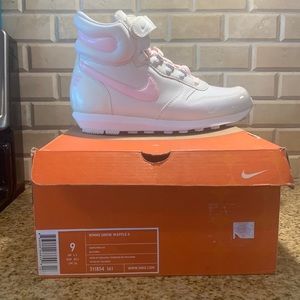 Nike Women’s Snow Waffle 11